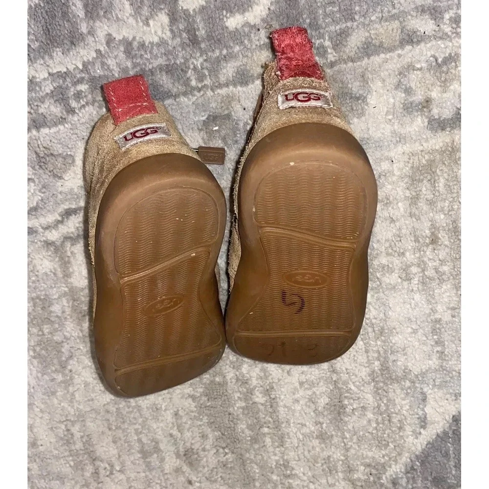 UGG‎ Kids' Kristjan Chukka Boot Beige Boys Size 10 Ankle Boots Suede
